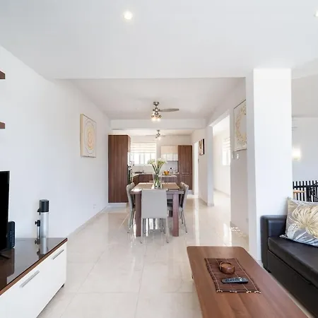 Seaview Rooftop, 3 Bed, 2 Bath * Mellieħa