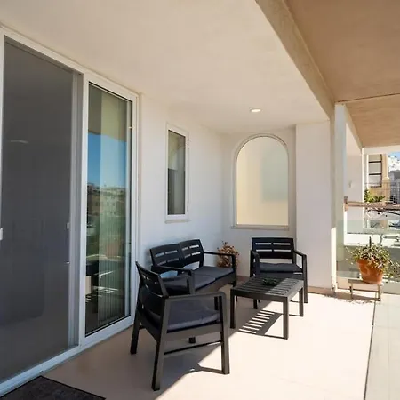 Seaview Rooftop, 3 Bed, 2 Bath