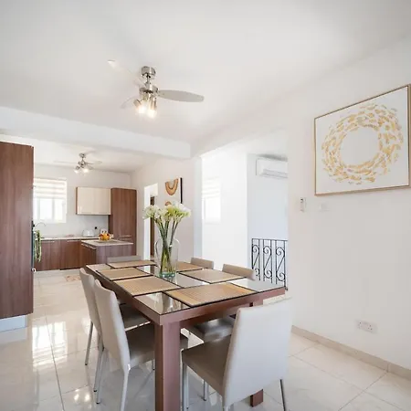 Seaview Rooftop, 3 Bed, 2 Bath Feriehus