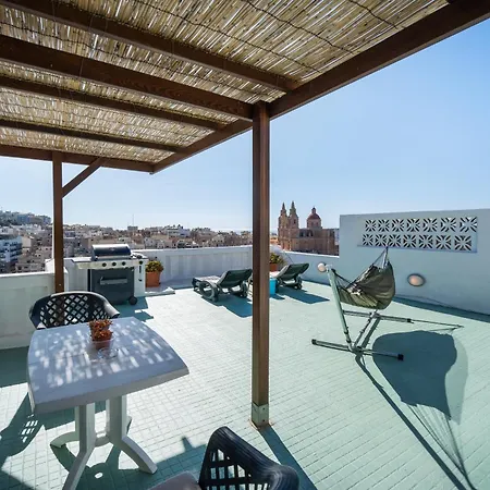Seaview Rooftop, 3 Bed, 2 Bath Hébergement de vacances Mellieħa